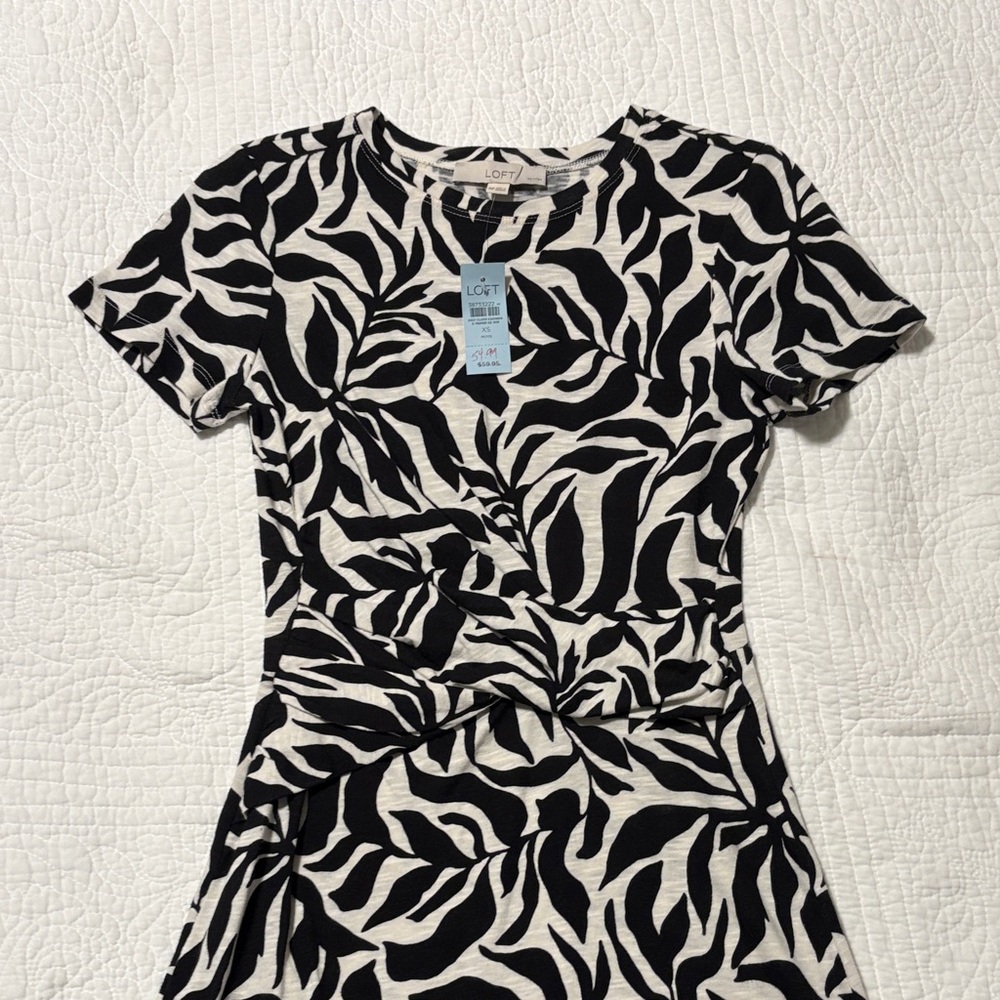 LOFT Black & White Leaf-Print Twist-Front Short Sleeve Dress